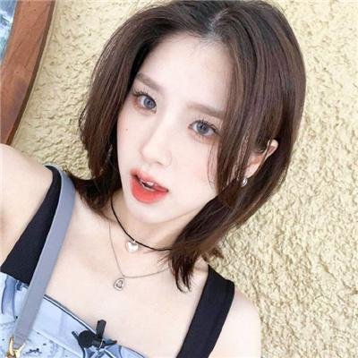戴金色面具的男子
